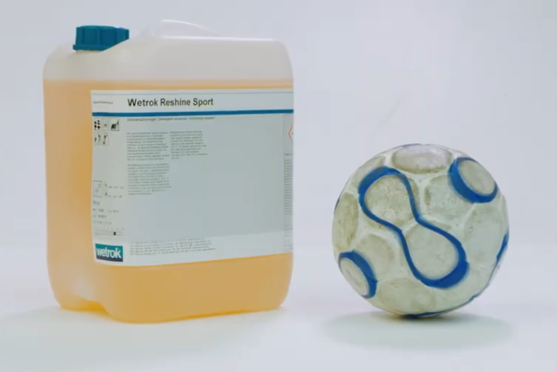 Comment nettoyer la résine sur sol sportif ? 