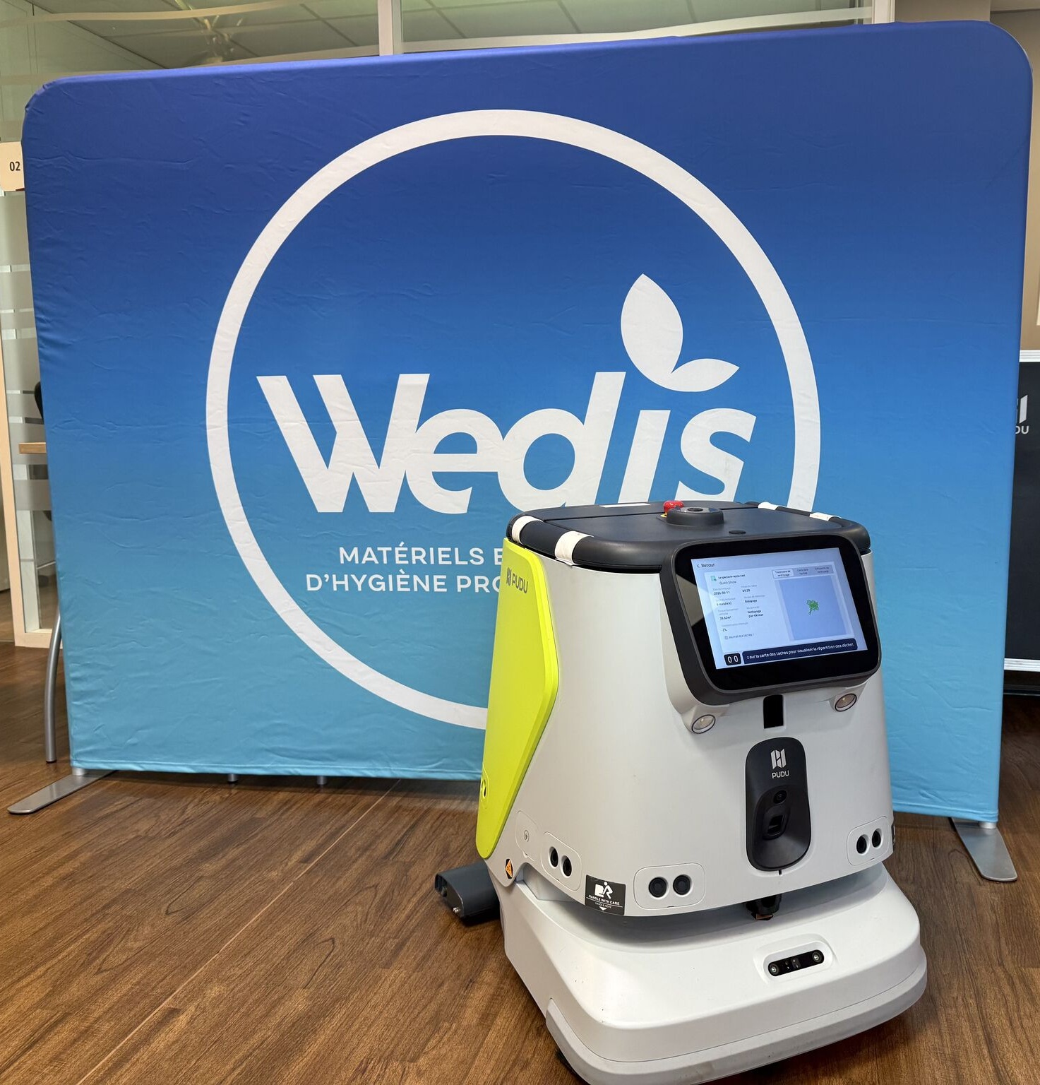 Conseil et d&eacute;monstration de robot de nettoyage professionnel par W&eacute;dis